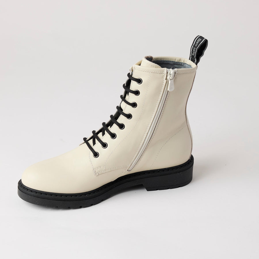 NeroGiardini Cream Leather Laced Ankle Boots - Nozomi